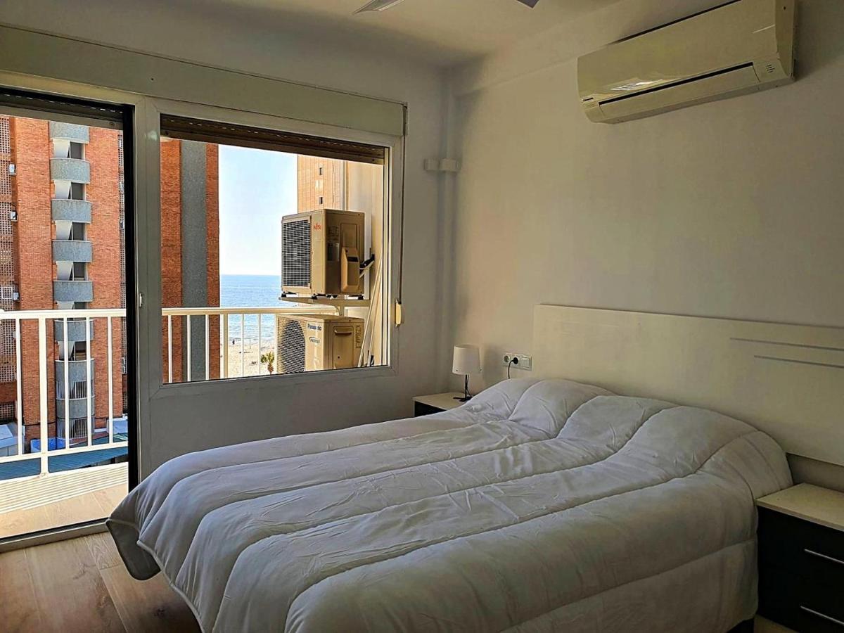 Apartment First Line With 3 Bedrooms And Seaviews *