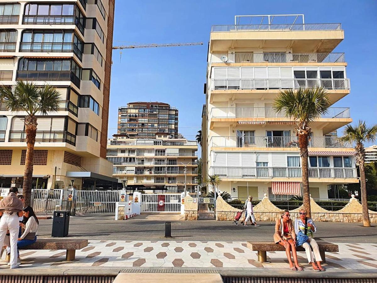 Apartment First Line With 3 Bedrooms And Seaviews *